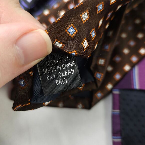 3 Tom James Geometric and Striped Silk Ties 3.25" x 58/59" - Picture 4 of 11